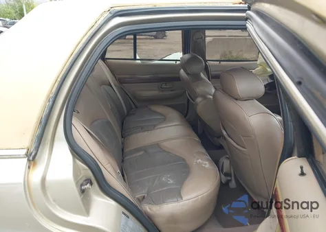 2000 Mercury Grand Marquis Gs z USA, uszkodzony, nr VIN 2MEFM74W5YX625401